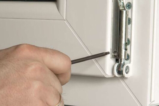 Регулировка петель пластиковых окон в Жуковском