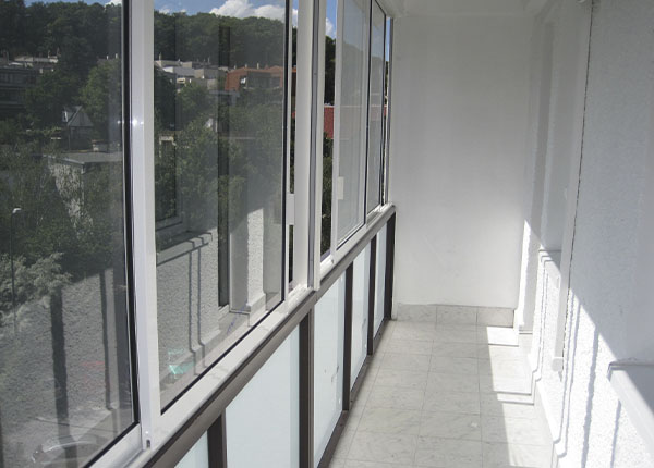 Французское остекление лоджии алюминиевым профилем в Жуковском