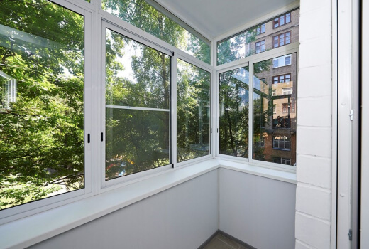 Холодное алюминиевое остекление балкона раздвижными окнами в Жуковском