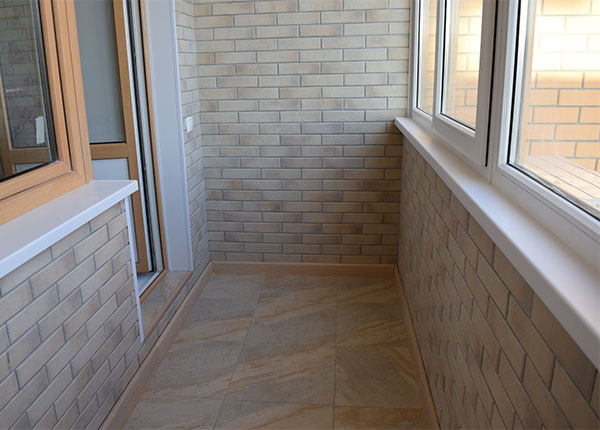 Отделка лоджии искусственным камнем в Жуковском