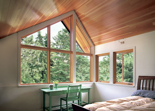 Установка нестандартных окон в коттедже в Жуковском