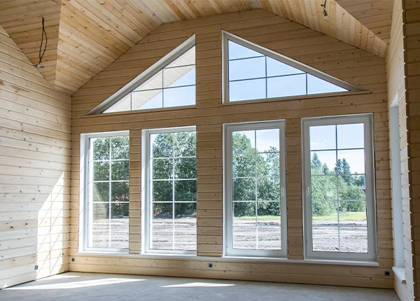 Установка нестандартных окон в загородном доме в Жуковском