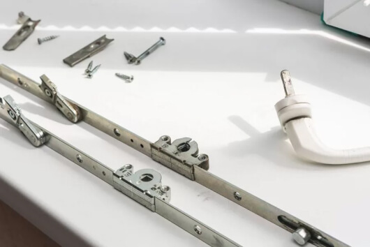 Замена фурнитуры на пластиковых окнах в Жуковском